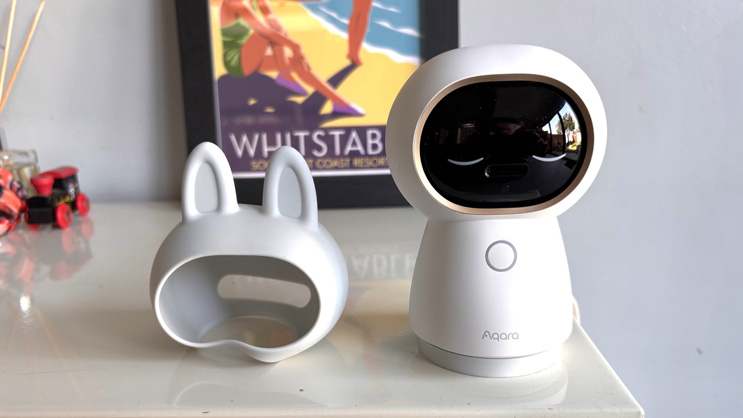 Aqara Camera Hub G350 security camera with 'rabbit ears' accessory beside it 