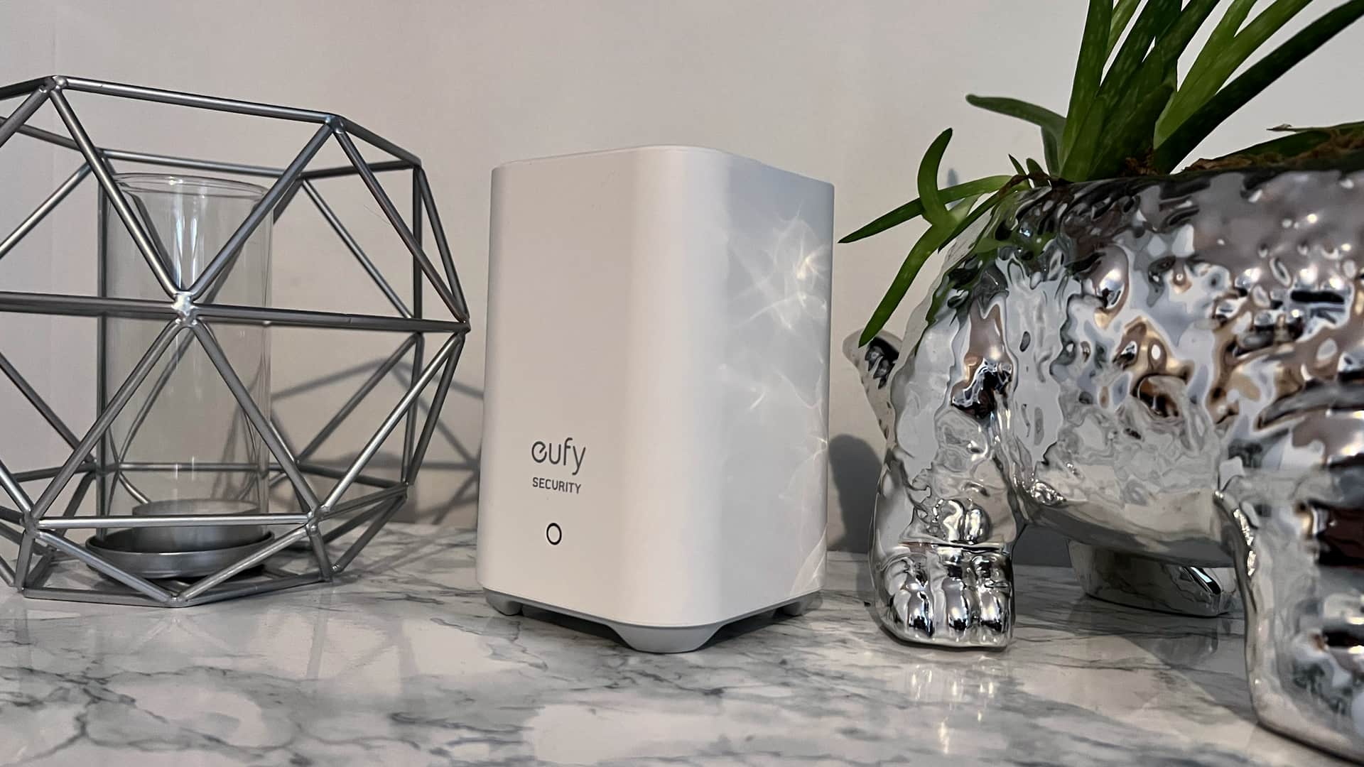 Basstationen Eufy Homebase 2 har 16GB inbyggd lagring för video