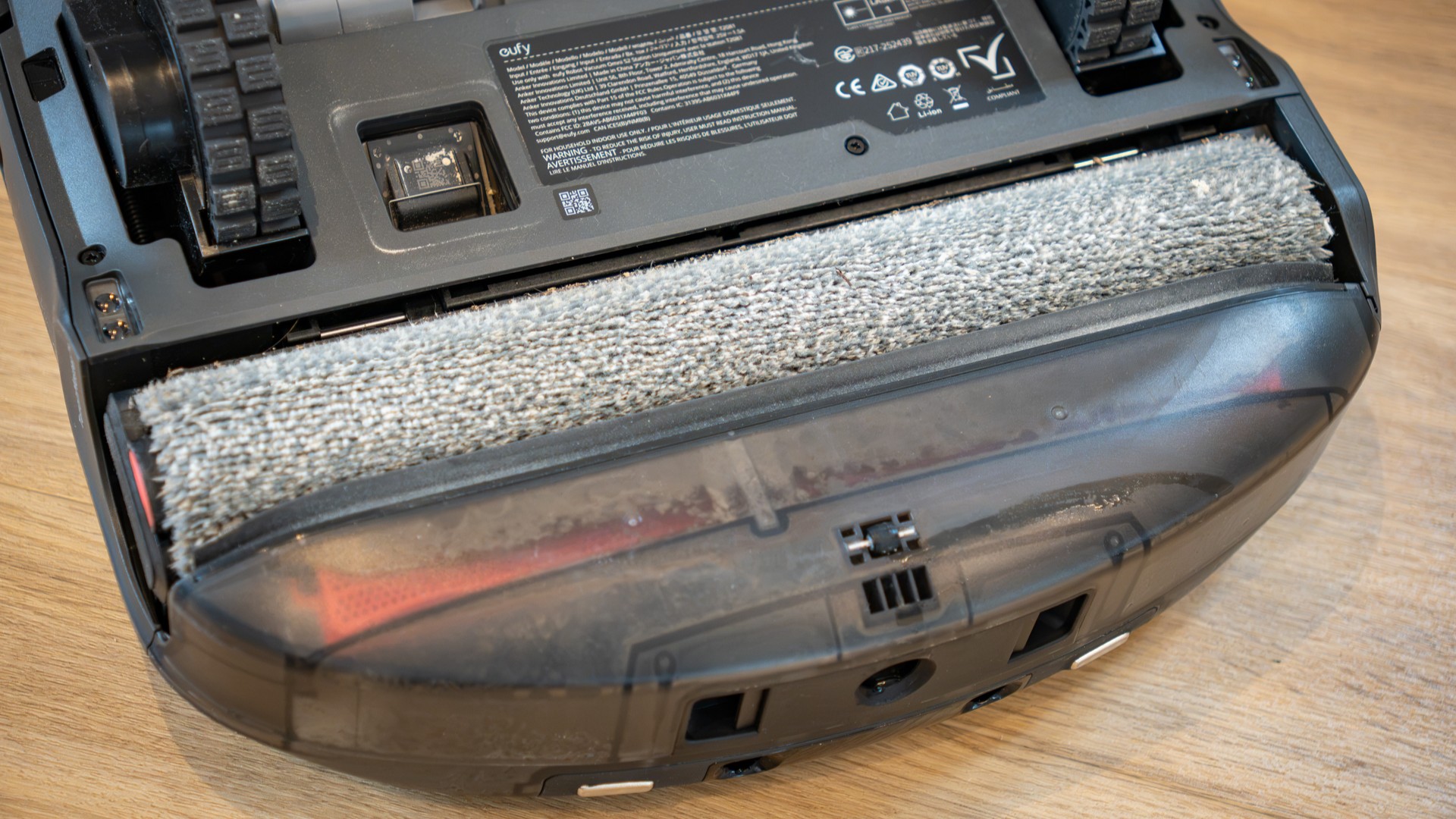 Eufy Omni S2 robot vacuum roller