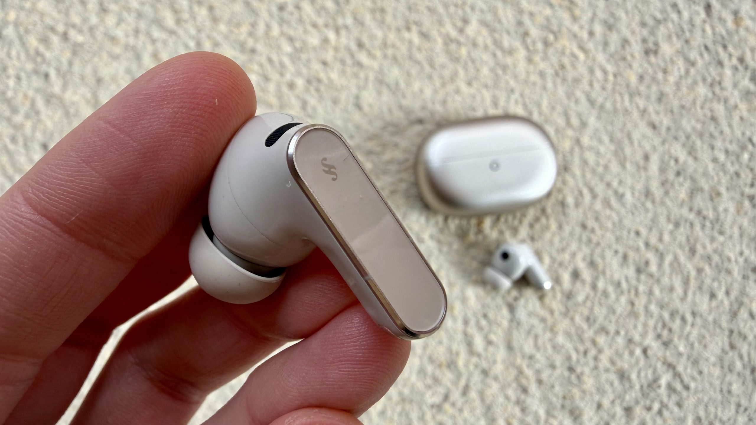 One of the Huawei FreeBuds Pro 5 buds held between fingertips