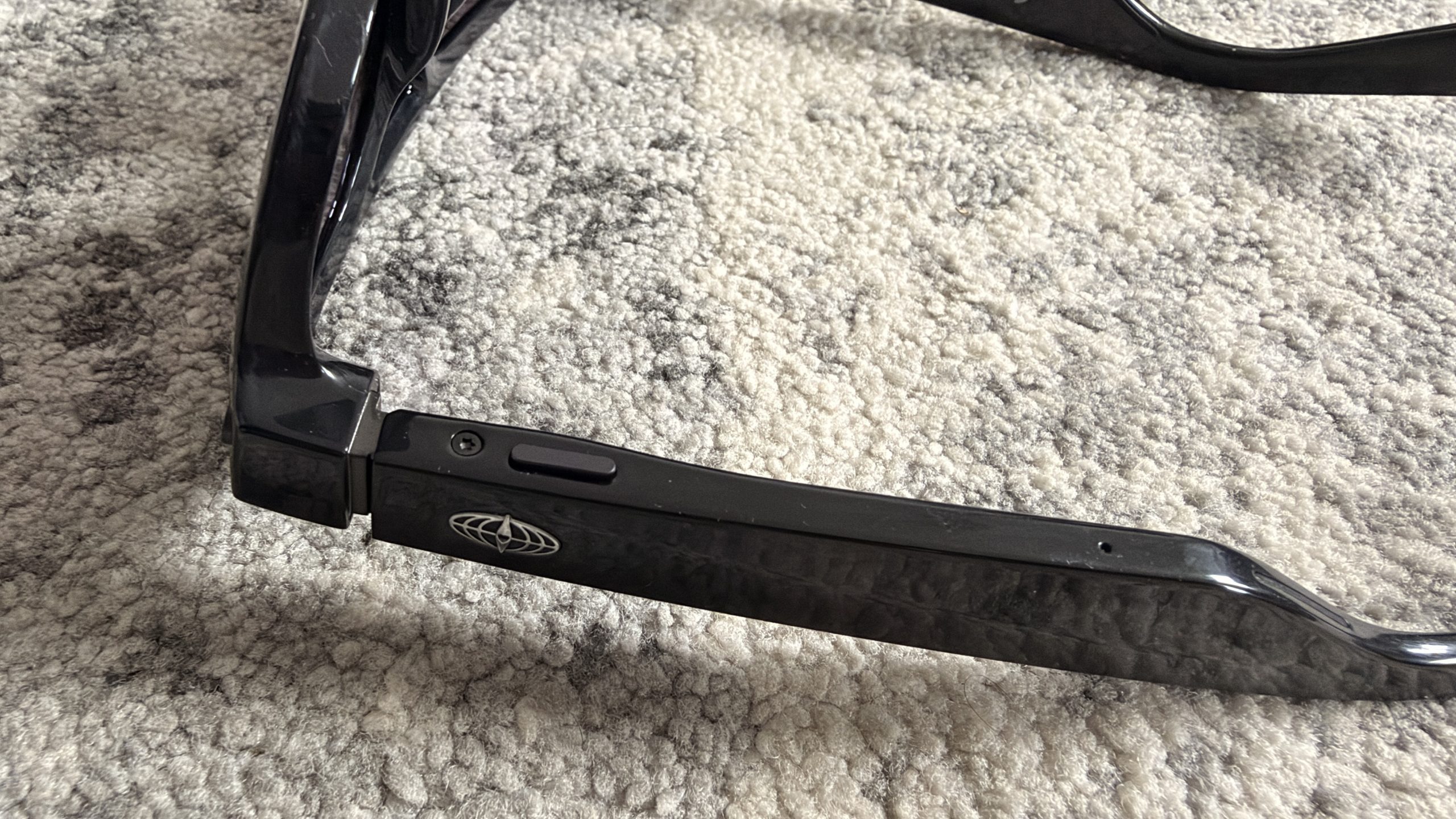 L'Atitude smart glasses