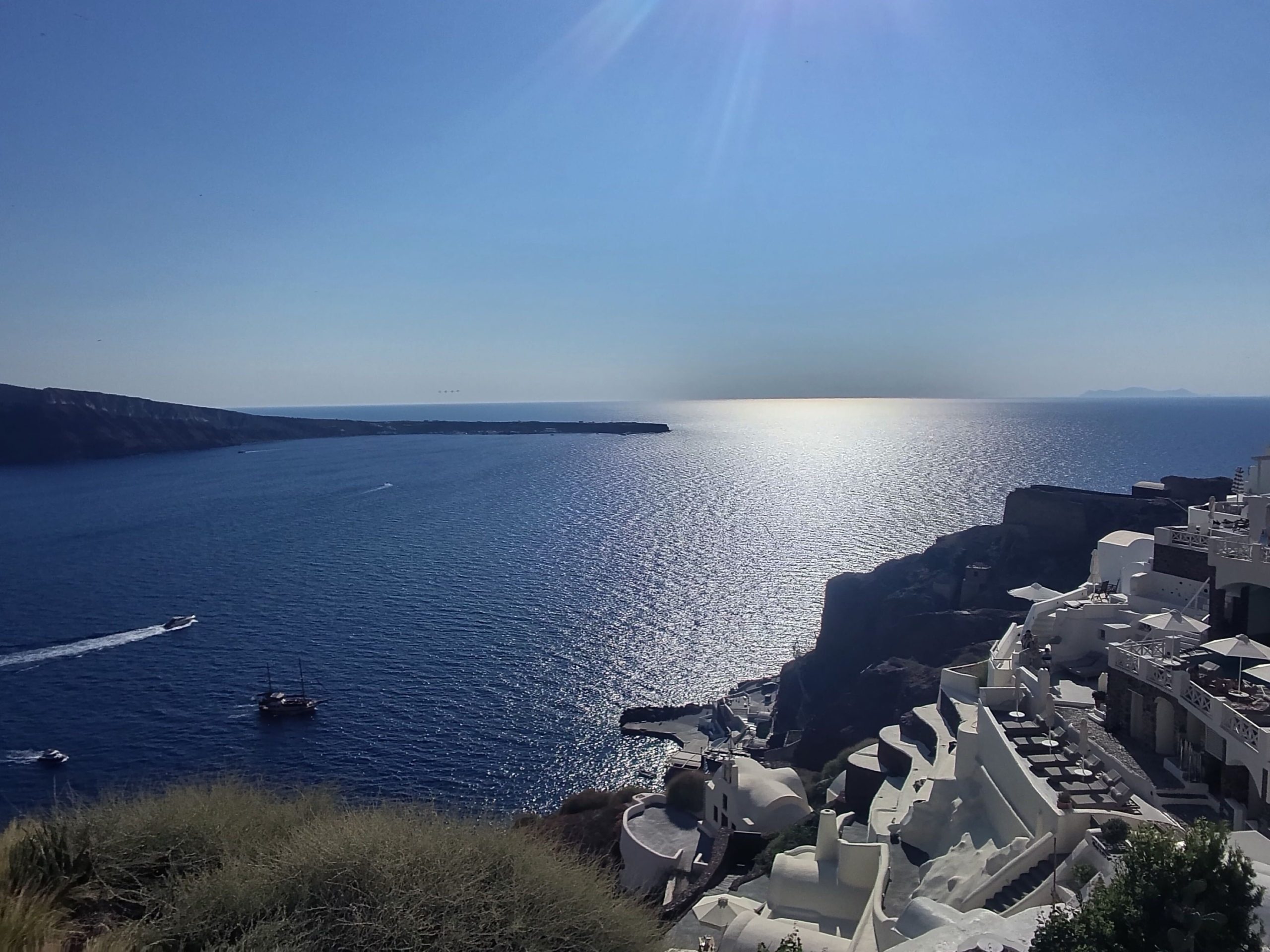 Test shots taken on the L'Atitude 52 smart glasses showing the sea in Santorini