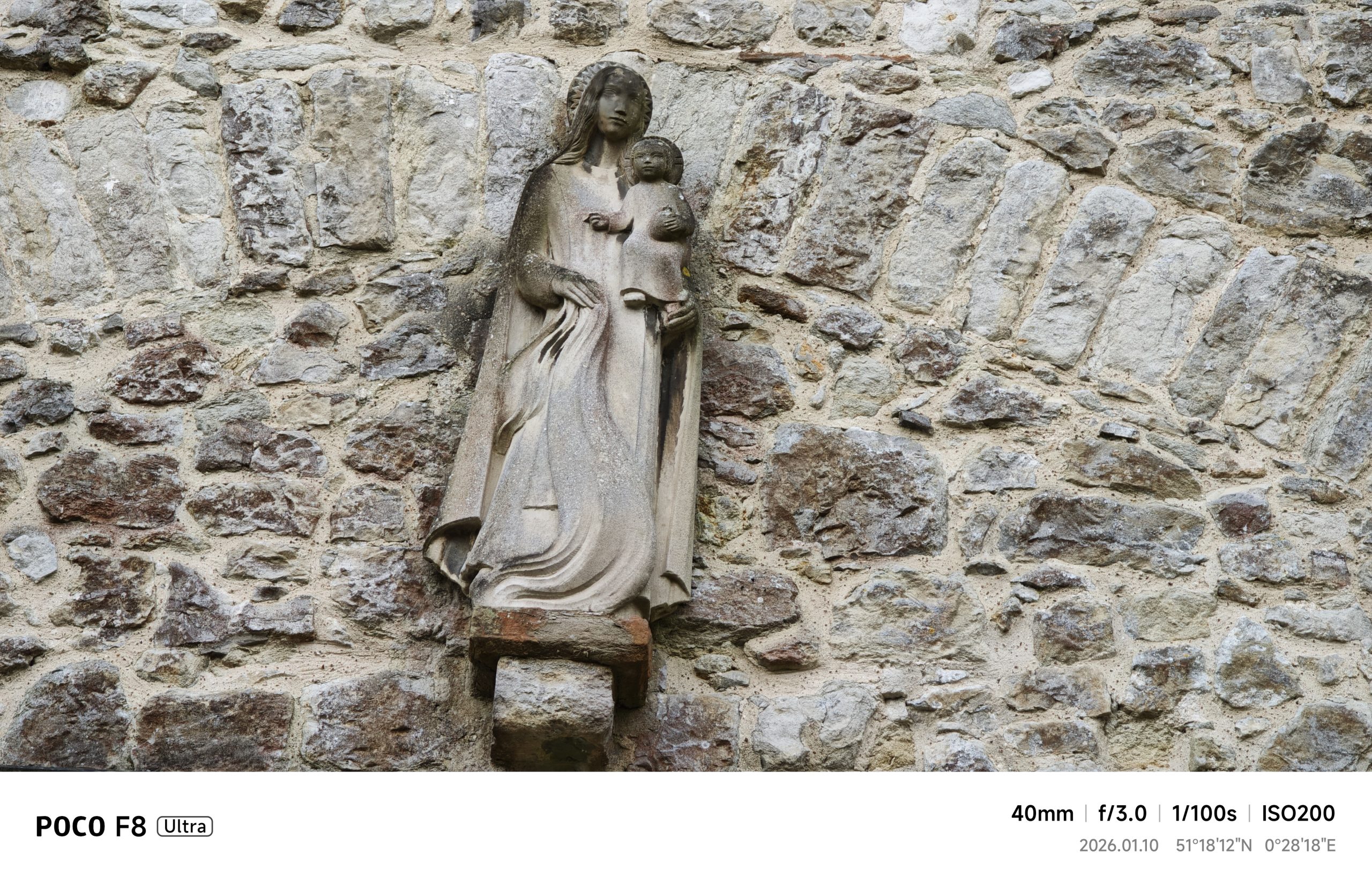 Statue on building in daylight