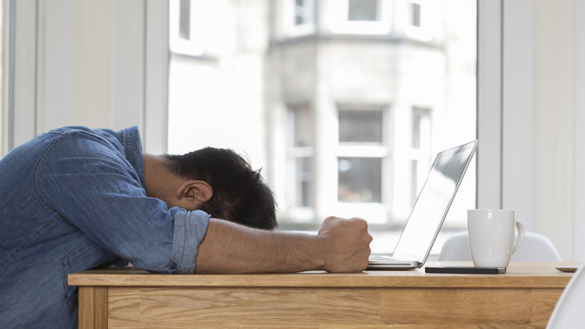 Man upset using a Windows 11 laptop